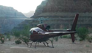 Elicottero atterrato sul Grand Canyon