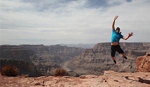 Un salto felice nel Grand Canyon