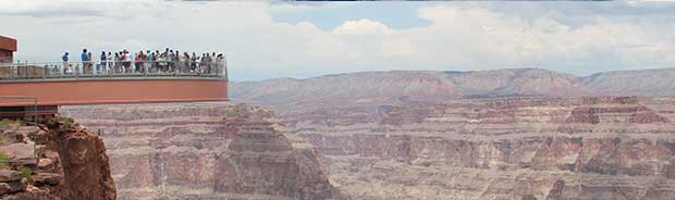 Una vista dello Skywalk sul Grand Canyon.